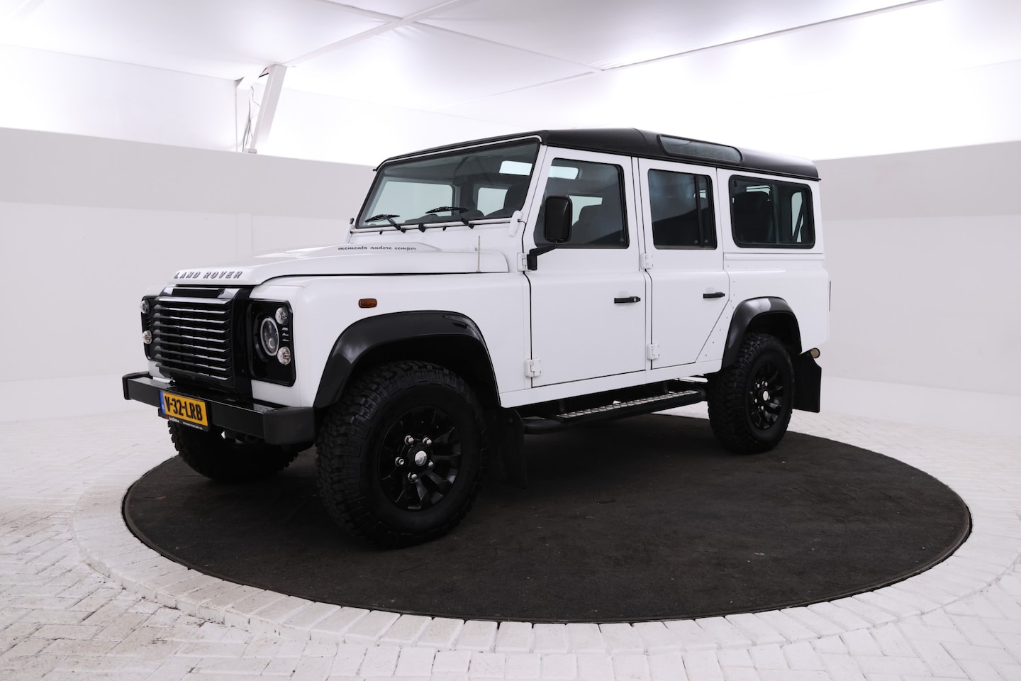Land Rover Defender 110 - 2.2 D SW 110" by Piet Boon Nieuw Type! 7 Persoons! - AutoWereld.nl