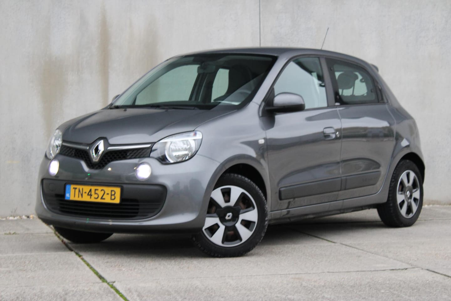 Renault Twingo - 1.0 SCe Collection / WEINIG KM!! / AIRCO / PARKEERSENSOREN - AutoWereld.nl