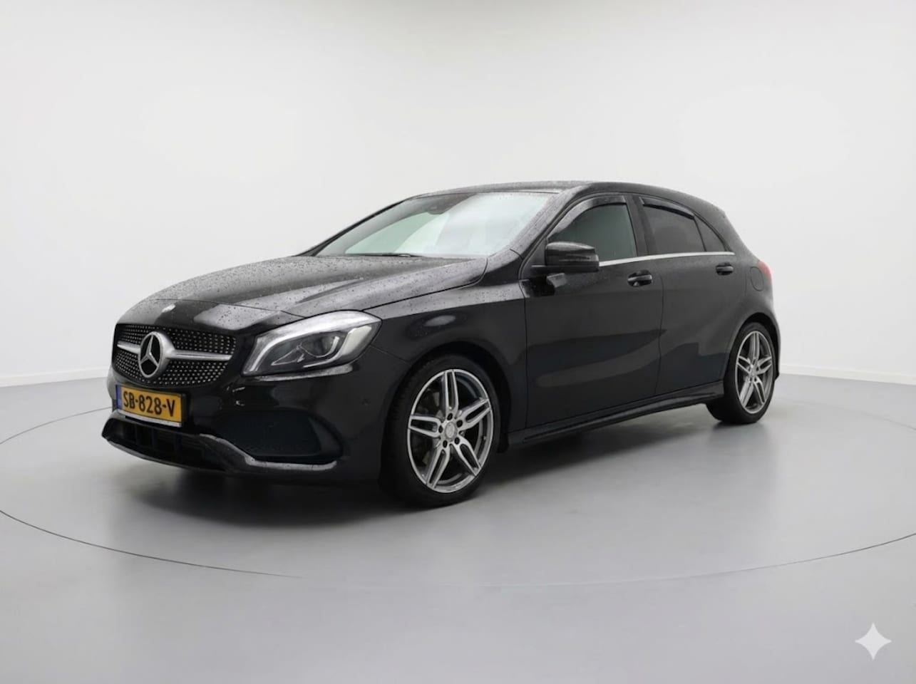 Mercedes-Benz A-klasse - 180 AMG | Geen import | Trekhaak | AMG - AutoWereld.nl