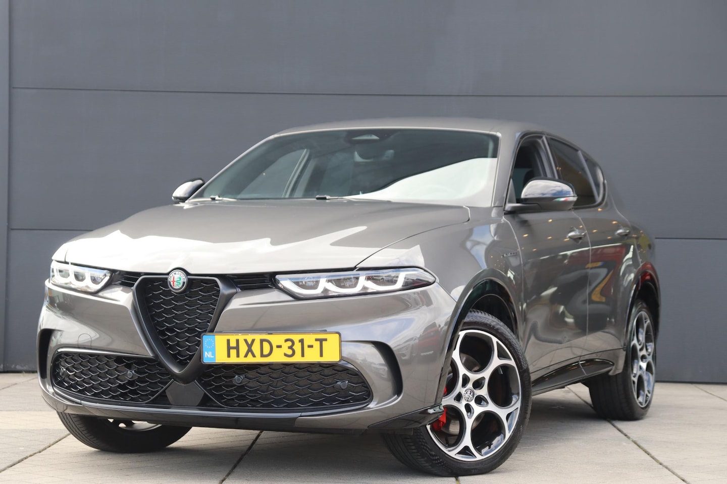 Alfa Romeo Tonale - 1.5T 160 Hybrid Veloce / Stoelventilatie / Achteruitrijcamera / Navigatie / Apple CarPlay - AutoWereld.nl
