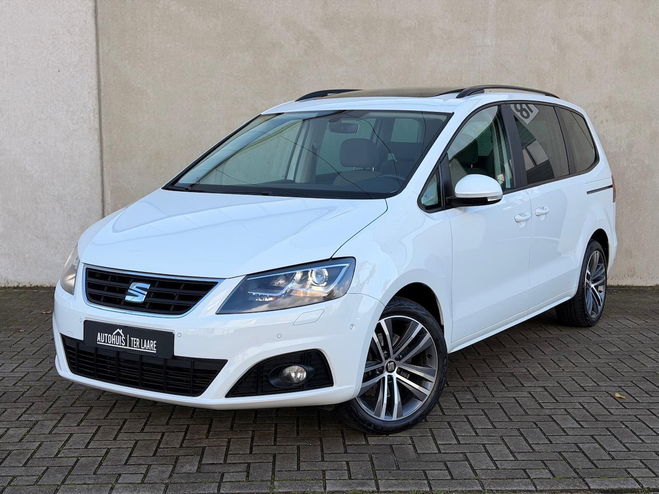 SEAT Alhambra - 2.0 TSI 7P Carplay Pano DSG 220PK Facelift Trekhaak - AutoWereld.nl