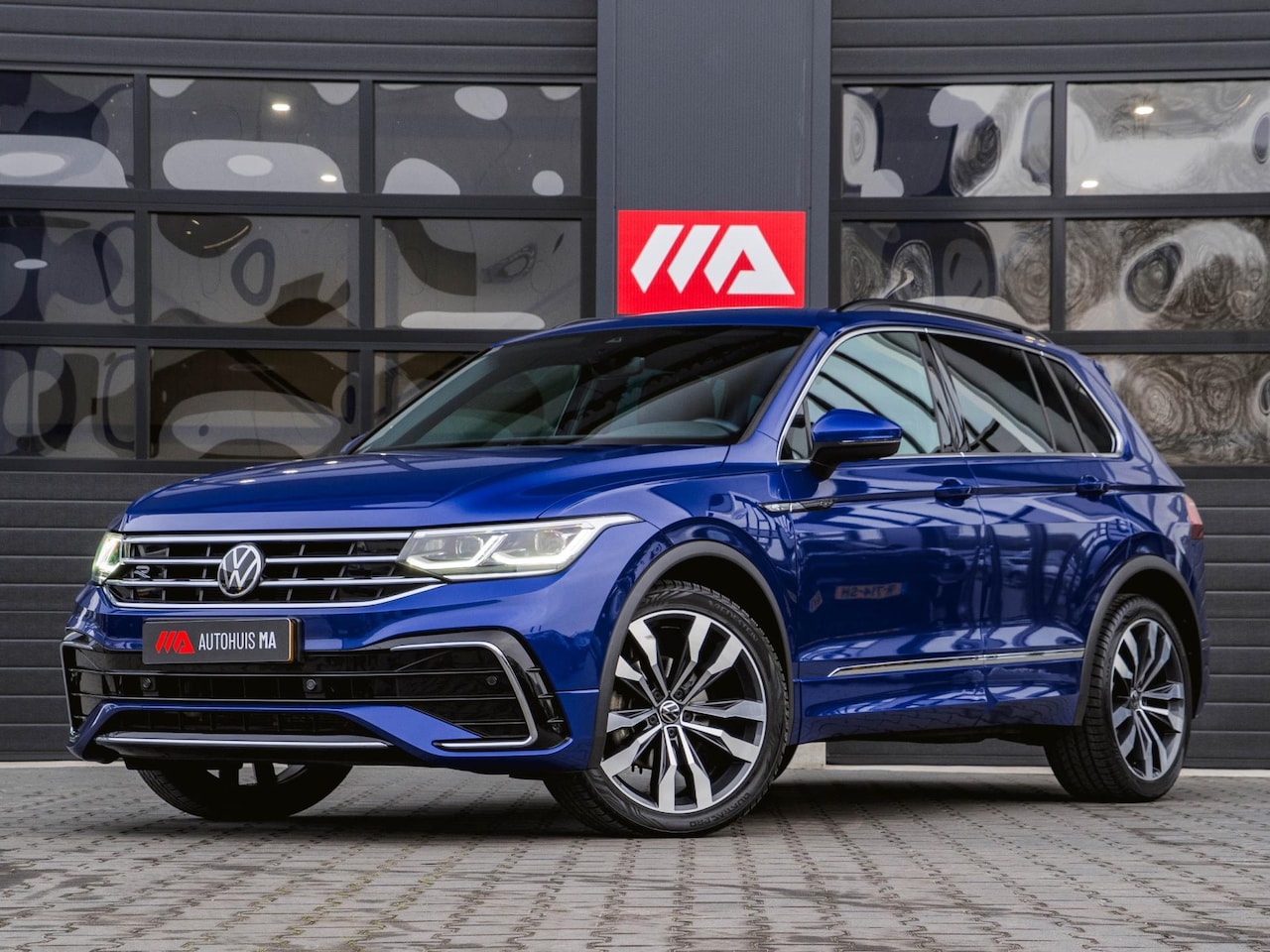 Volkswagen Tiguan - 1.5 TSI 2x R-line Stoelverw.|Trekhaak|ACC|Stuurverw.|Camera|Virtual Cockpit - AutoWereld.nl