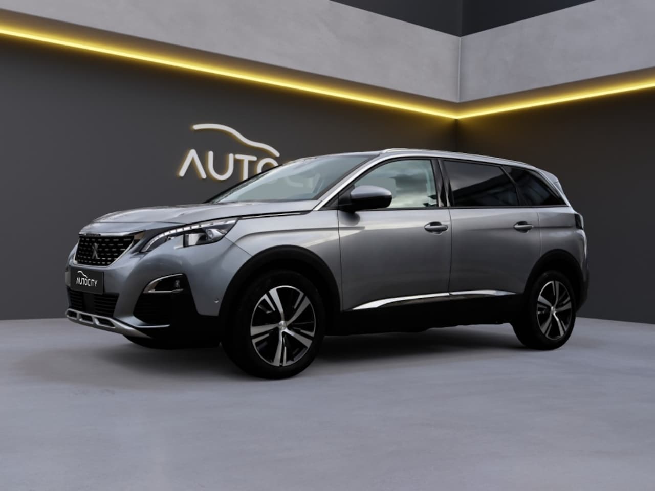 Peugeot 5008 - 1.2 PureTech 7P Allure Keyless l Camera l Navi - AutoWereld.nl