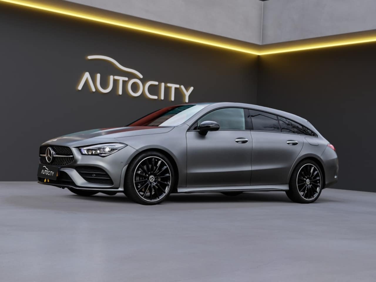 Mercedes-Benz CLA-klasse Shooting Brake - 200 AMG Line Multibeam l Night pakket l Leder l Trekhaak l Leder - AutoWereld.nl
