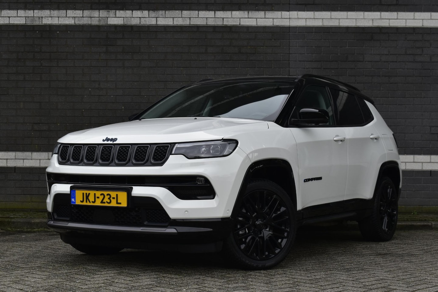 Jeep Compass - 4xe 240 Plug-in Hybrid Electric S / SOH 98% / Memory / Stoelverwarming en -Ventilatie / 36 - AutoWereld.nl
