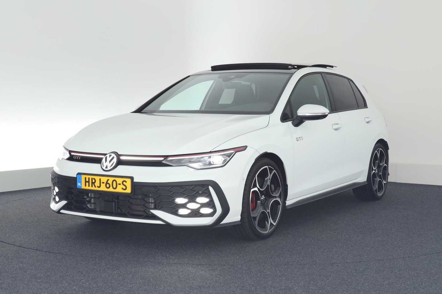 Volkswagen Golf - 8.5 2.0 TSI 265pk GTI 360Camera Panoramadak Keyless Stoelverwarming Virtual Cockpit Naviga - AutoWereld.nl