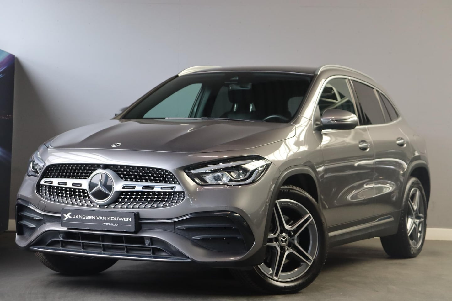 Mercedes-Benz GLA-Klasse - 250 e AMG Line Sfeerverlichting Stoelverwarming Keyless Widescreen Camera - AutoWereld.nl