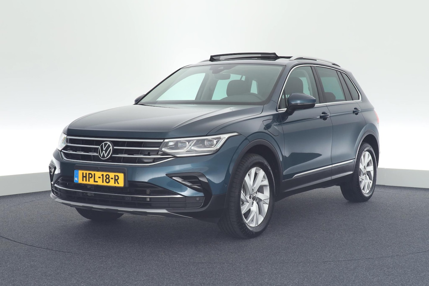 Volkswagen Tiguan - 1.4 TSI 245pk eHybrid Elegance Trekhaak 360Camera Keyless Virtual Cockpit Navigatie Panora - AutoWereld.nl