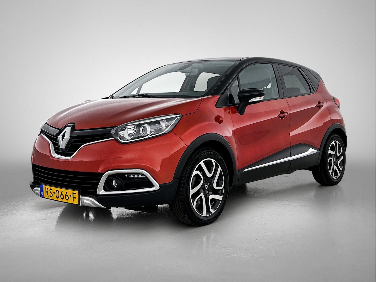 Renault Captur - TCe 120PK Helly Hansen | NAVI | Parkeer sensoren | Trekhaak - AutoWereld.nl