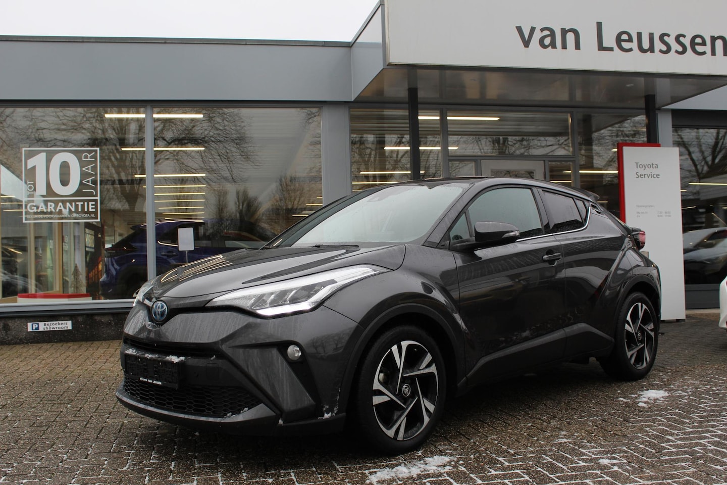 Toyota C-HR - 1.8 HYBRID DYNAMIC STOELVERW. DODEHOEKDETECTIE KEYLESS LED KOPLAMPEN PARK.SENSOREN V+A - AutoWereld.nl
