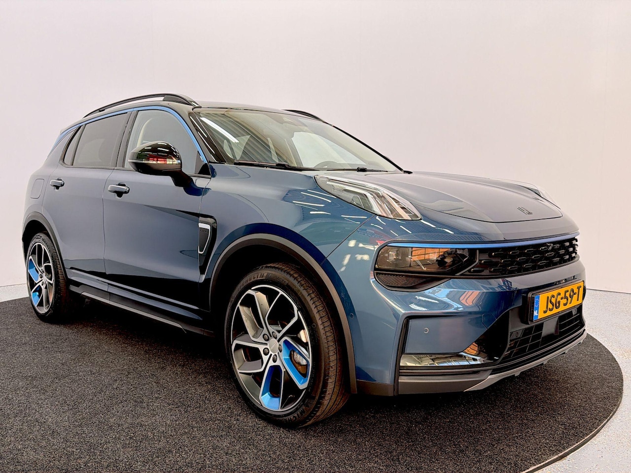 Lynk & Co 01 - 1.5 MY22 - Blauw, modern en comfortabel rijden - AutoWereld.nl