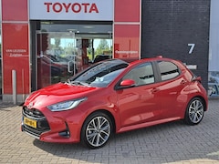 Toyota Yaris - 1.5 Hybrid 130 EXECUTIVE PANO PDC BLIND SPOT LEDER STUUR + STOELVERWARMING