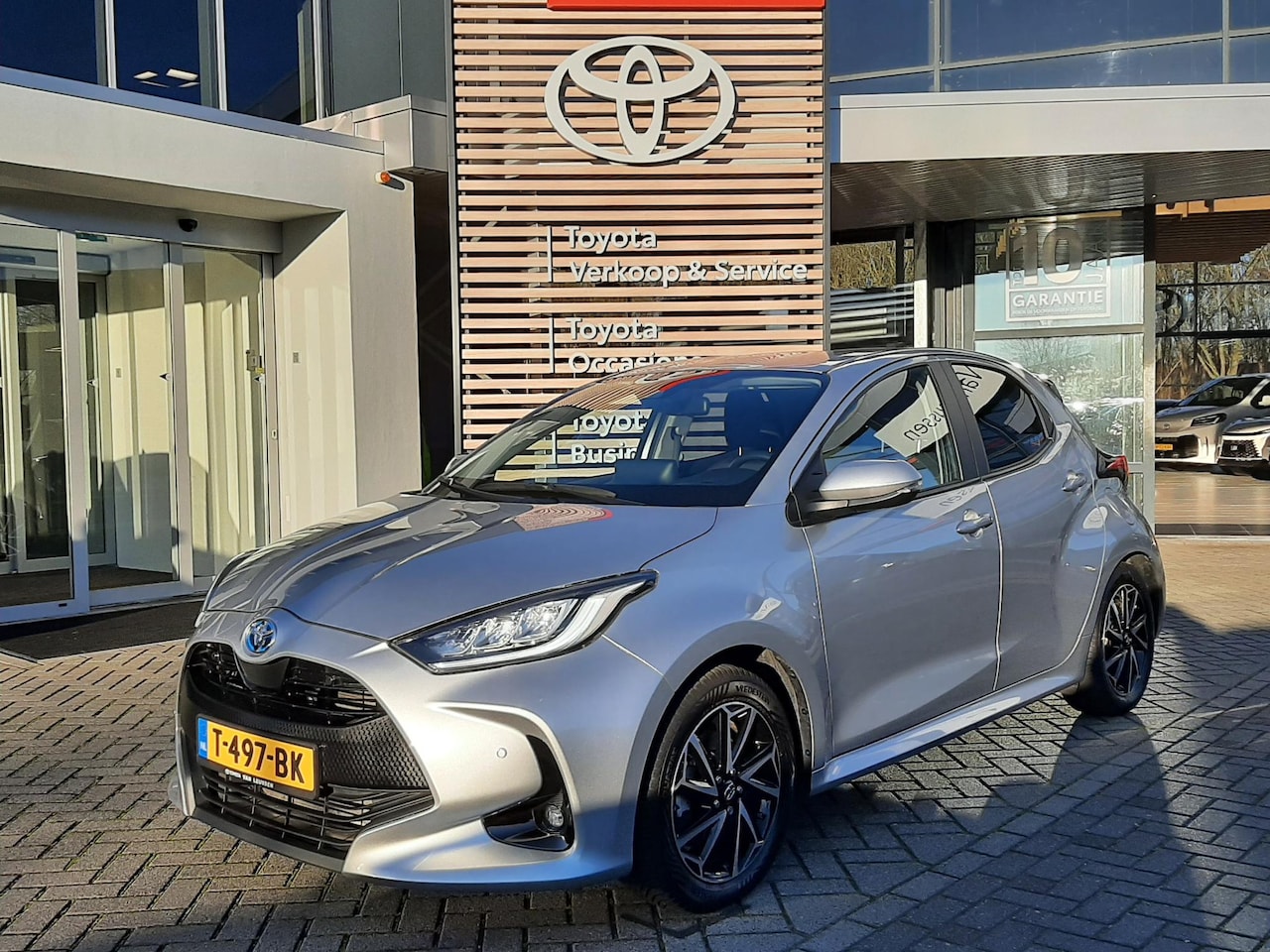 Toyota Yaris - 1.5 Hybrid Business BLIND SPOT KEYLESS STOELVERW PARK-SENSOREN APPLE/ANDROID - AutoWereld.nl
