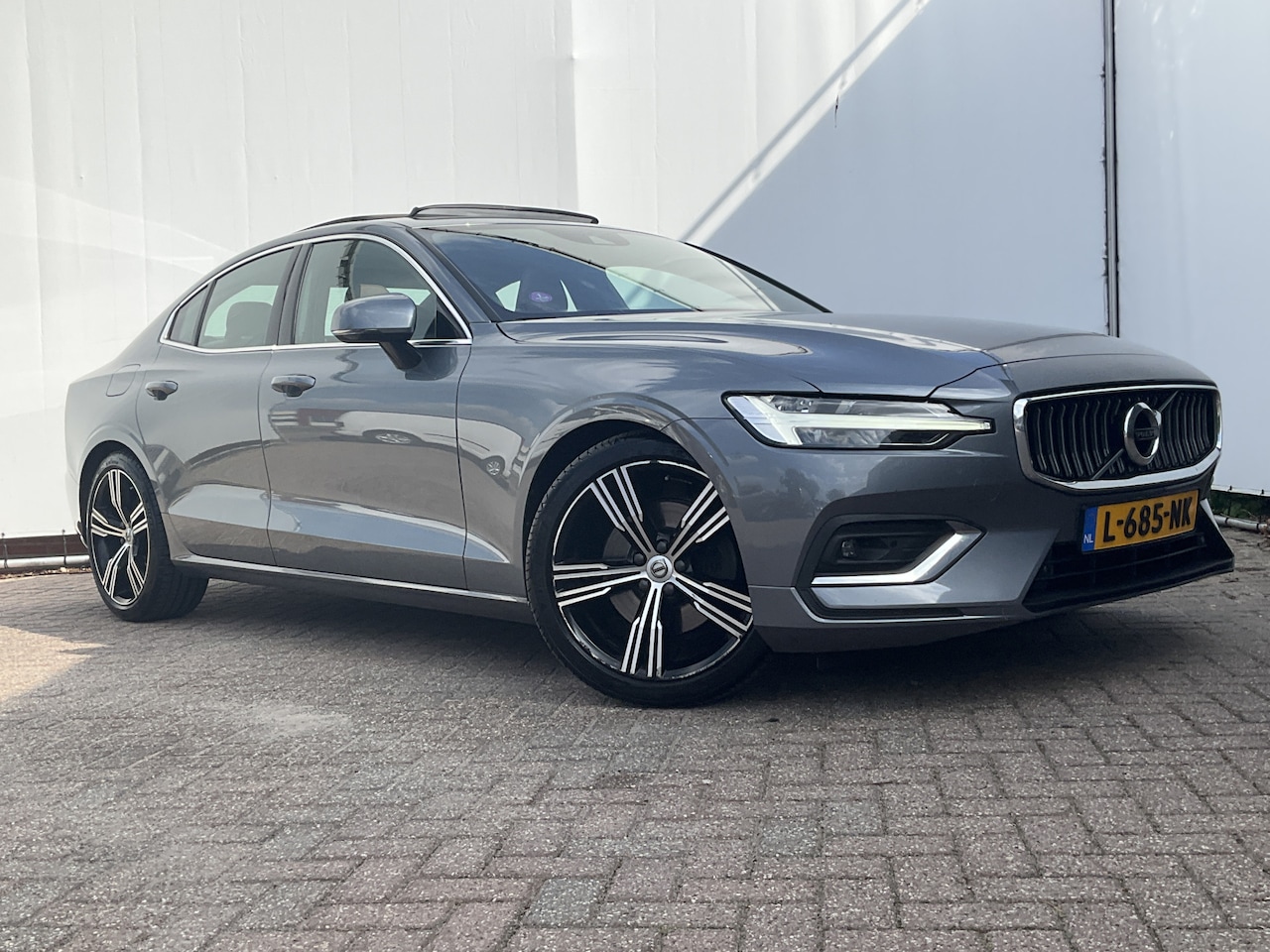Volvo S60 - 2.0 B3 Inscription Pano Harman/Kardon Leer Stoel/Stuurverw Voll.Onderhouden! - AutoWereld.nl