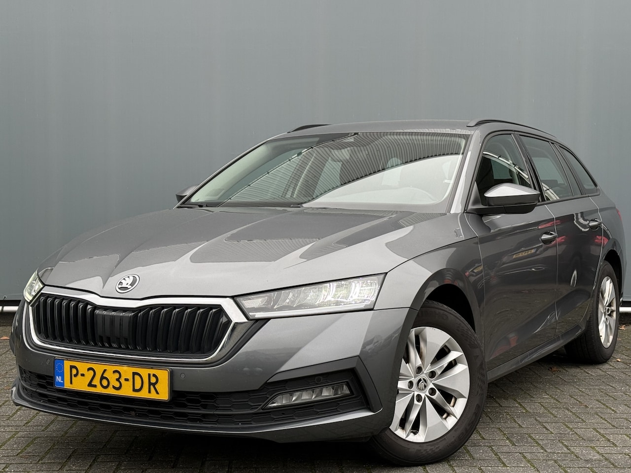 Skoda Octavia Combi - BJR 2022 1.0 TSI 111 PK Business Edition TREKHAAK | FULL LED | CAMERA | NAVI | CARPLAY | C - AutoWereld.nl