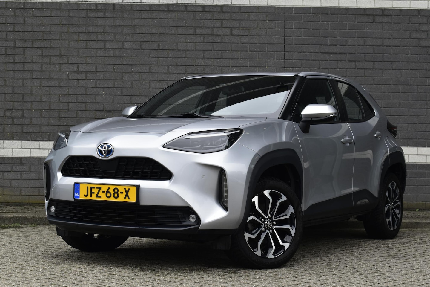 Toyota Yaris Cross - 1.5 Hybrid Dynamic / Navi / Apple Carplay / Camera / Stuur-Stoelverwarming / Private Lease - AutoWereld.nl