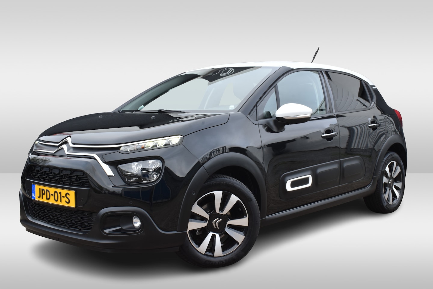Citroën C3 - PureTech 110 Shine | Navigatie | Keyless | Airco | Camera achter | Dode hoek detectie | - AutoWereld.nl