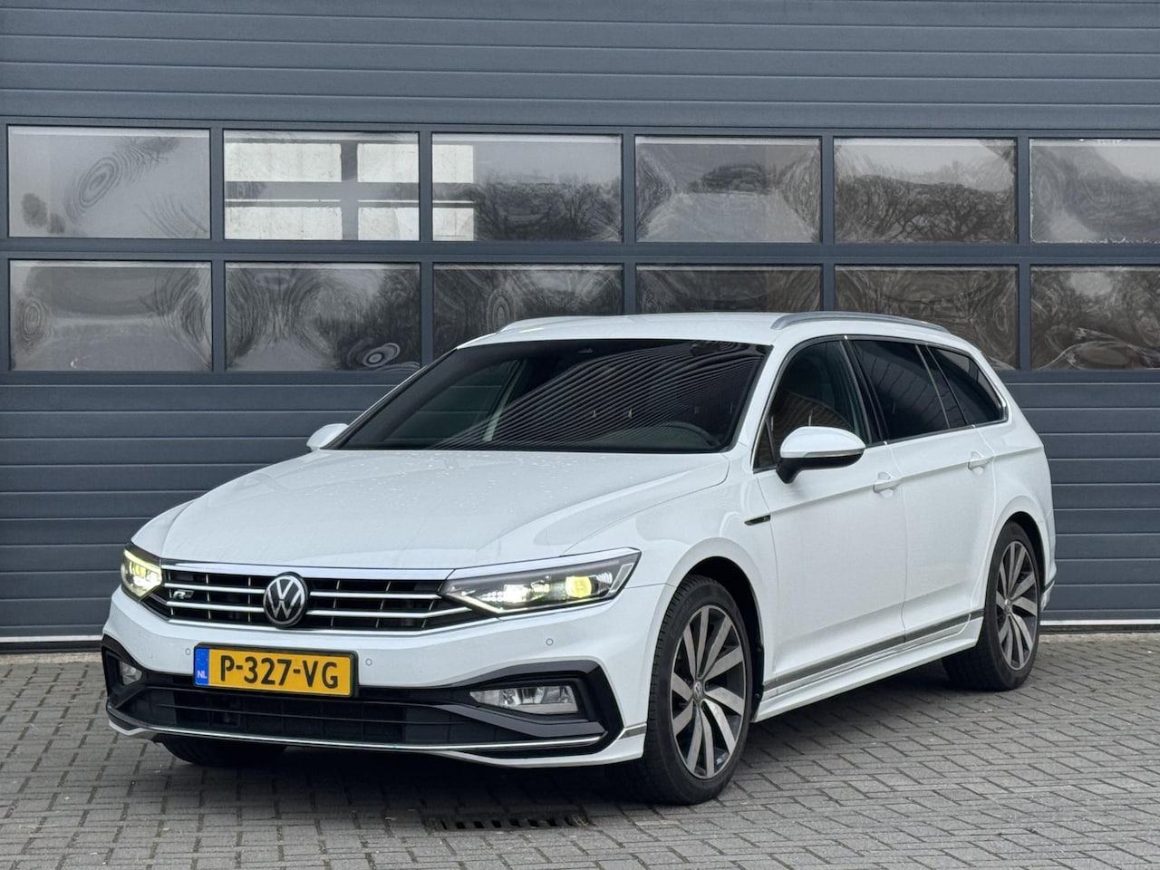 Volkswagen Passat Variant - 1.5 TSI R-LINE BUSINESS+ I TREKHAAK I AUTOMAAT I LEDEREN BEKLEDING I STOELVERWARMING - AutoWereld.nl