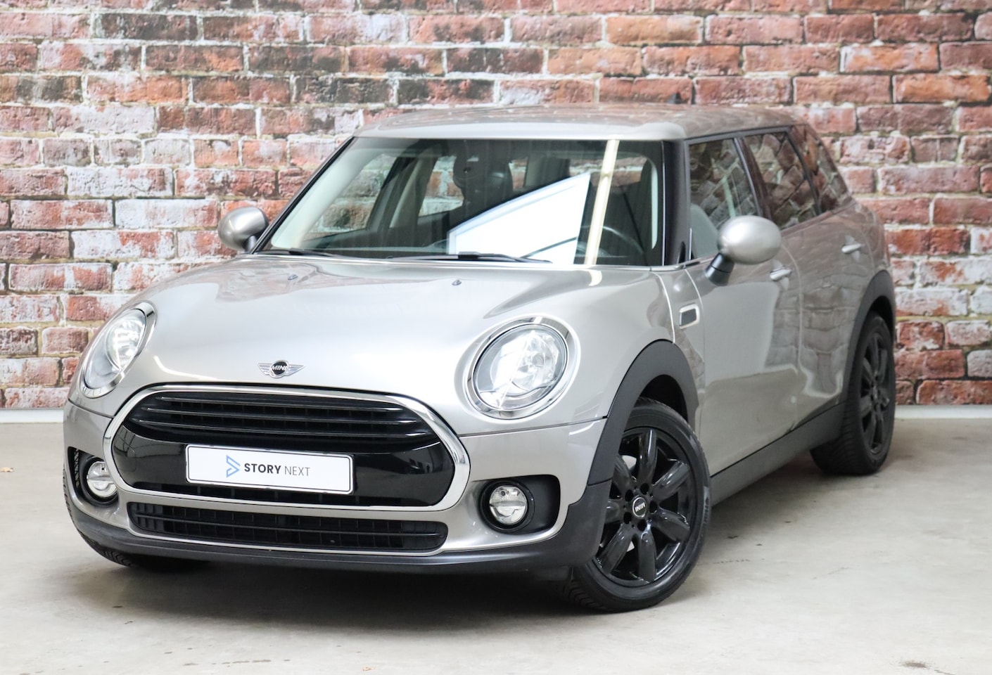 MINI Clubman - Cooper Business / Navigatiesysteem Professional / Cruise Control / Parkeersensoren / Drivi - AutoWereld.nl