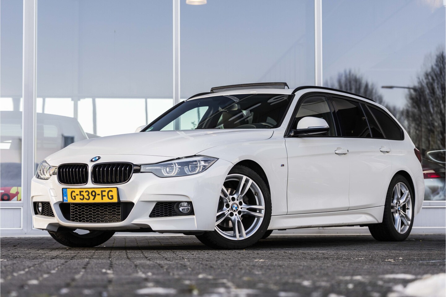 BMW 3-serie Touring - 318i M Sport | Pano | LED | NL Auto - AutoWereld.nl