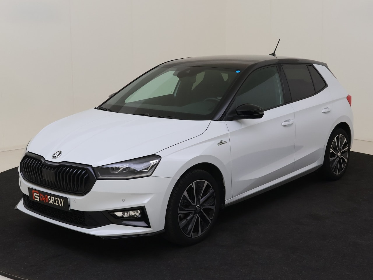 Skoda Fabia - TSI 110PK Monte Carlo | CAMERA | NAVI | Carplay | Parkeer sensoren V+A | LED KOPLAMPEN - AutoWereld.nl