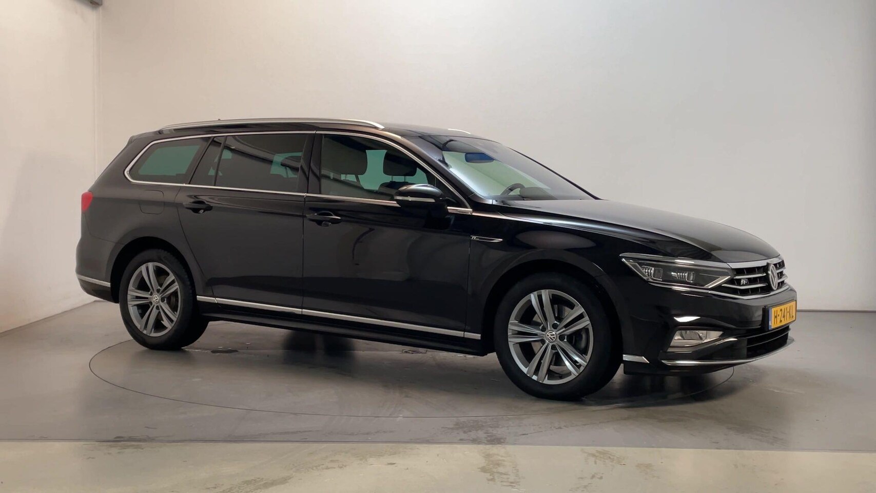 Volkswagen Passat Variant - 1.5 TSI 150pk DSG Elegance Business R R-Line Virtual Cockpit Stoelverwarming DAB+ - AutoWereld.nl