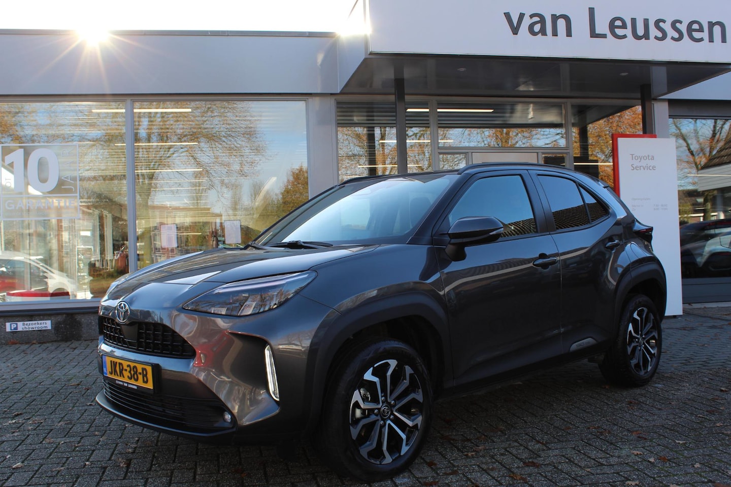 Toyota Yaris Cross - 1.5 Hybrid 115 FIRST EDITION LED KOPLAMPEN STUUR-STOEL-RUITENWISSER VERW. KEYLESS PRIVACYG - AutoWereld.nl