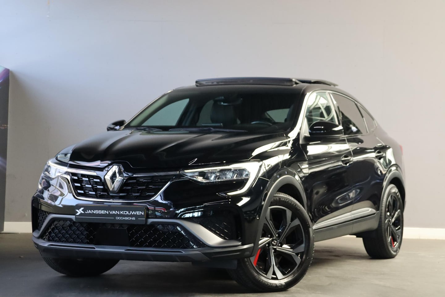 Renault Arkana - 1.6 E-Tech Hybrid 145 R.S. Line Pano Leder Stuur/Stoelverwarming Navi Camera - AutoWereld.nl