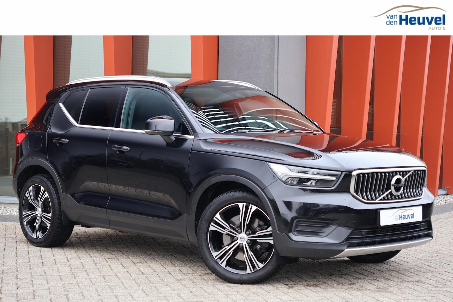 Volvo XC40 - T4 Recharge Inscription | Stoelverwarming | Trekhaak | Leder | Parkeercamera | Pilot Assis - AutoWereld.nl