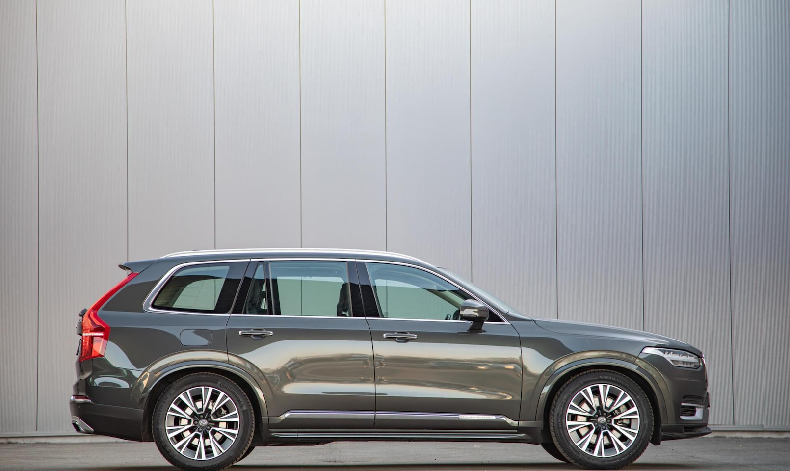 Volvo XC90 - 2.0 T8 Twin Engine AWD Inscription Ventilatie|Panorama|Luchtvering|360|HUD - AutoWereld.nl