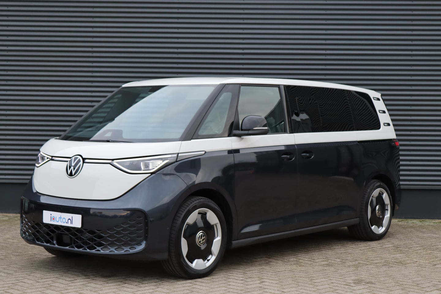 Volkswagen ID. Buzz - Pro 286pk 86 kWh LWB 7p. IQ.Light/ACC/Camera/Elek. schuifdeuren/Keyless/Dodehoek/Elek. kle - AutoWereld.nl