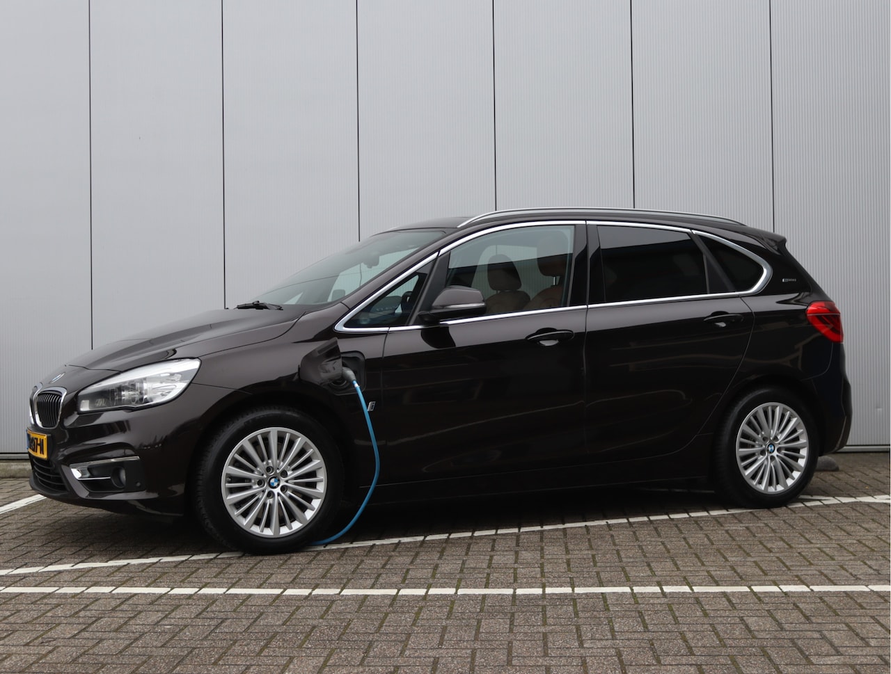 BMW 2-serie Active Tourer - 225xe iPerformance High Executive | Panoramadak | Leder | 89% SOH - AutoWereld.nl