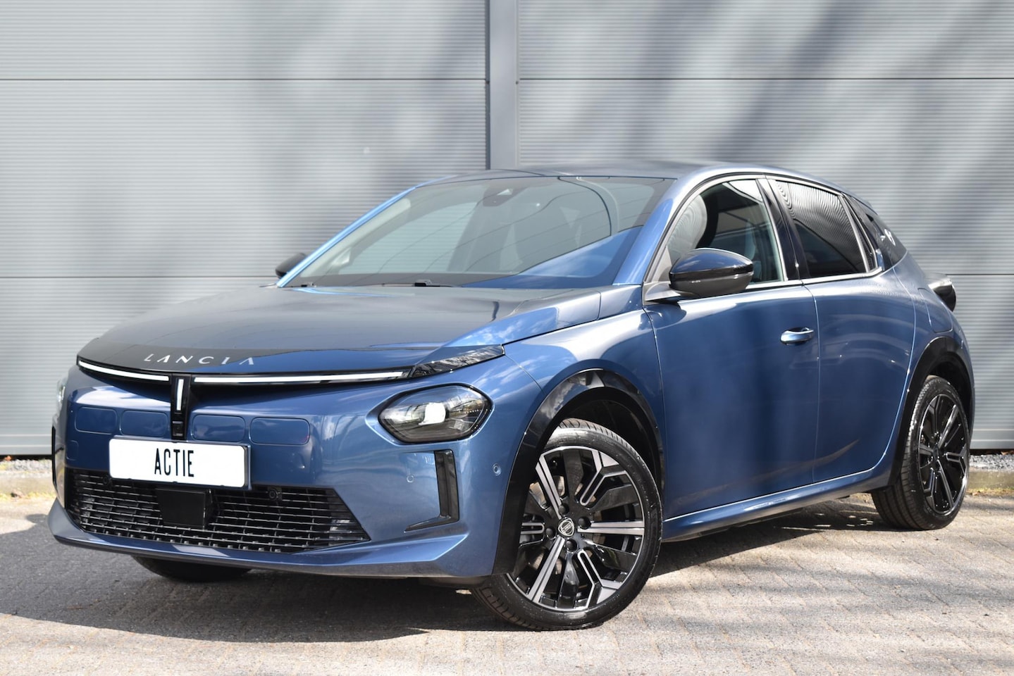 Lancia Y(psilon) - Ypsilon Edizione Cassina Limitata 51 kWh / Massagestoelen / Stoelverwarming / Luxe / - AutoWereld.nl