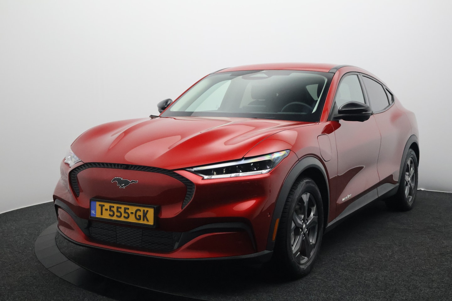 Ford Mustang Mach-E - RWD 75 kWh SOH 95.7% | Stoel/stuurverwarming | 360° Camera | Leer - AutoWereld.nl