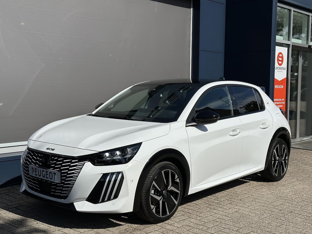Peugeot 208 - 1.2 Hybrid GT Automaat | NETTO DEAL | Glazen Panoramadak | Navigatie Via Telefoon | Parkee - AutoWereld.nl