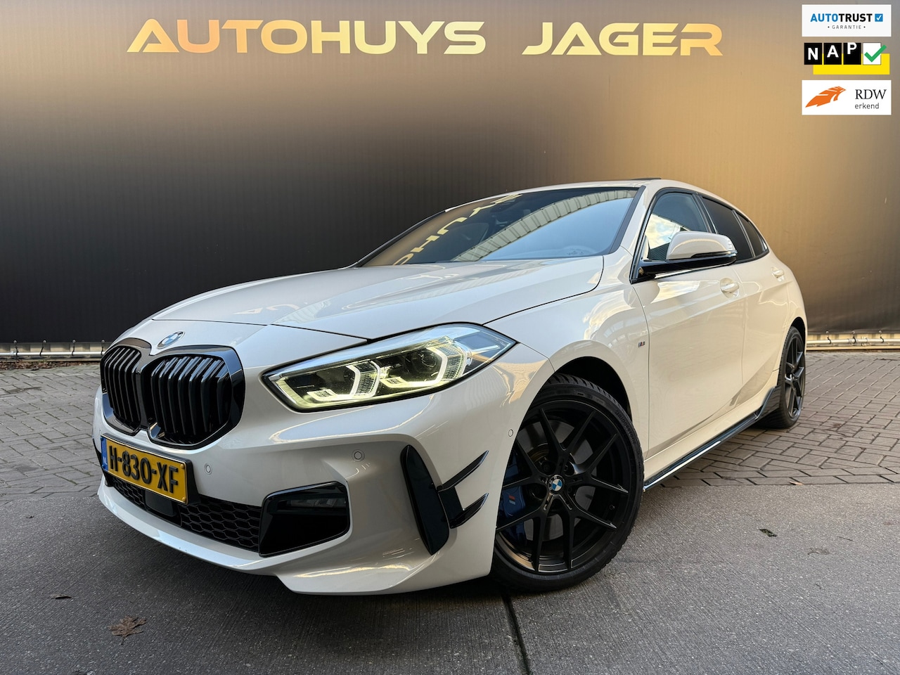BMW 1-serie - 118i High Executive Edition|Pano|Acc|H&K|Leer - AutoWereld.nl