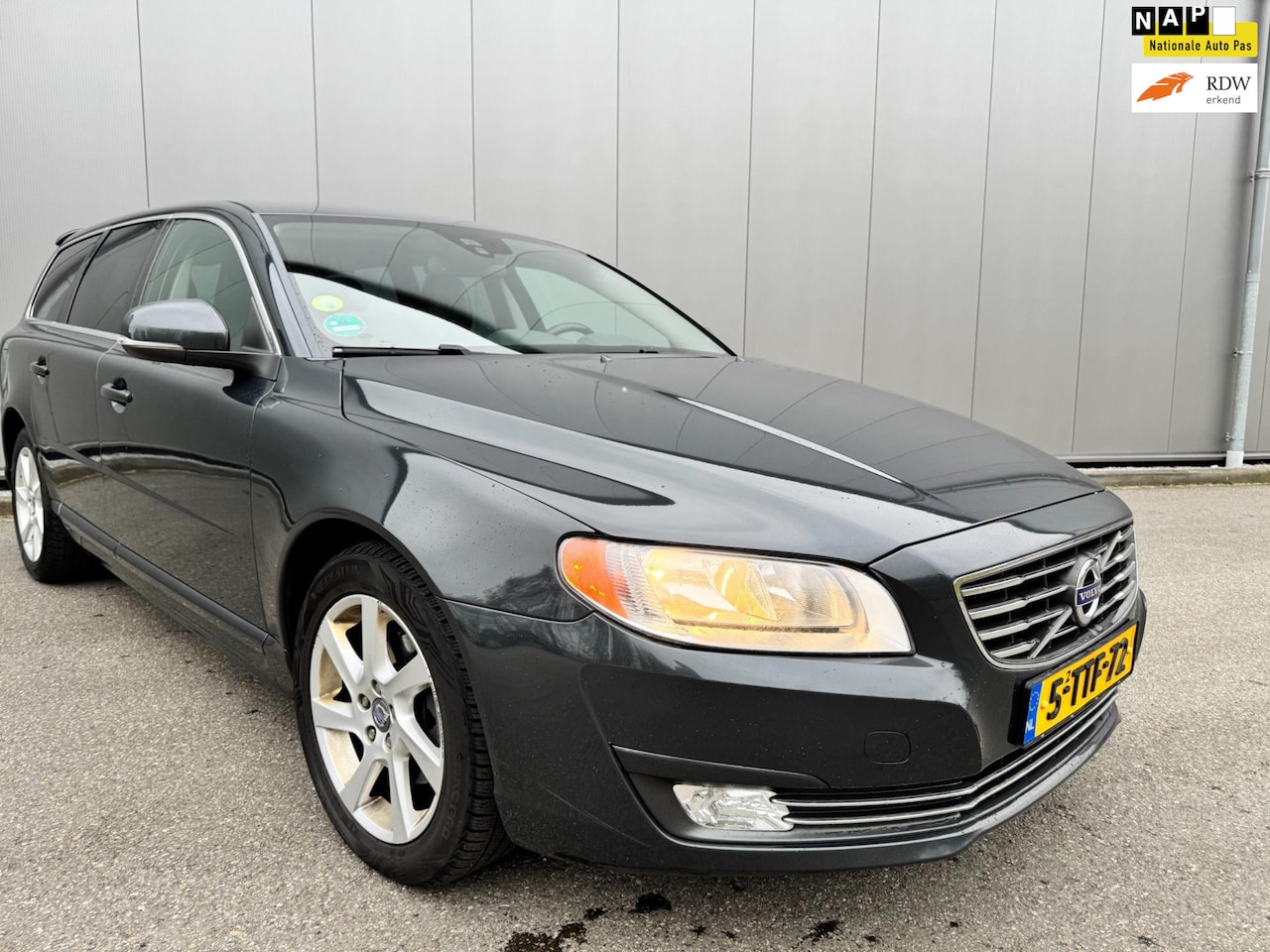 Volvo V70 - 2.0 D4 Nordic+ leder navi - AutoWereld.nl