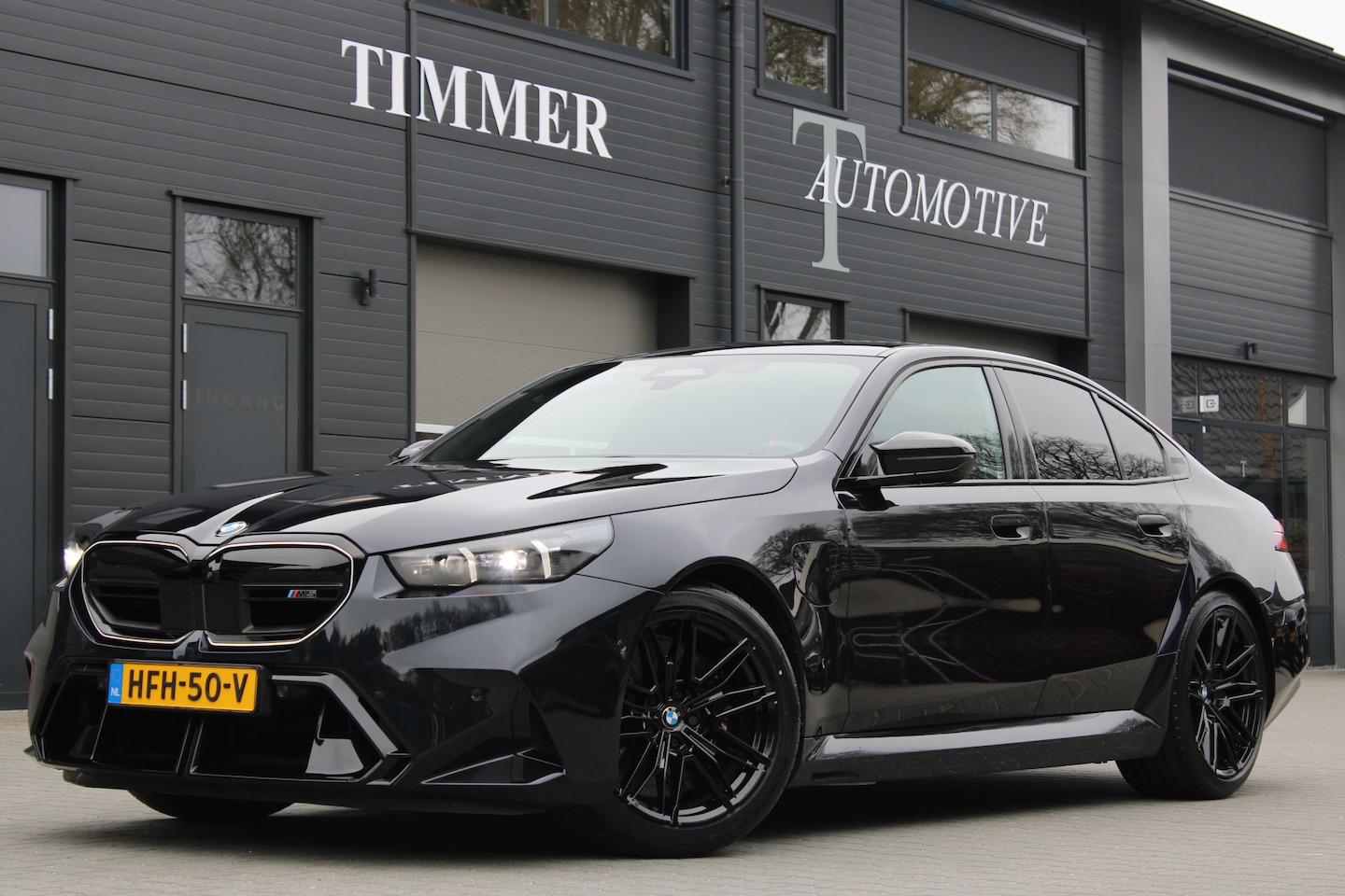 BMW M5 - 5-serie Sedan - Zwart leder - Panoramadak 20 inch 951M - Bowers & Wilkins - AutoWereld.nl
