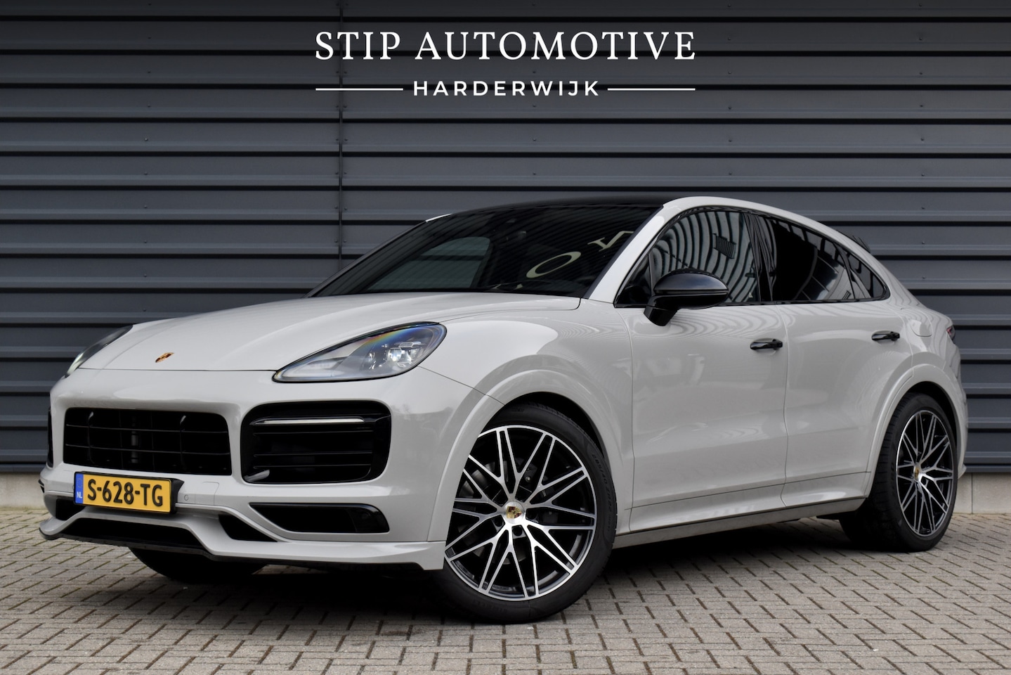 Porsche Cayenne Coupé - 3.0 E-Hybrid Platinum Edition Techart | Krijt | Pano | 22'' Wielen | Massage | Stoelventil - AutoWereld.nl