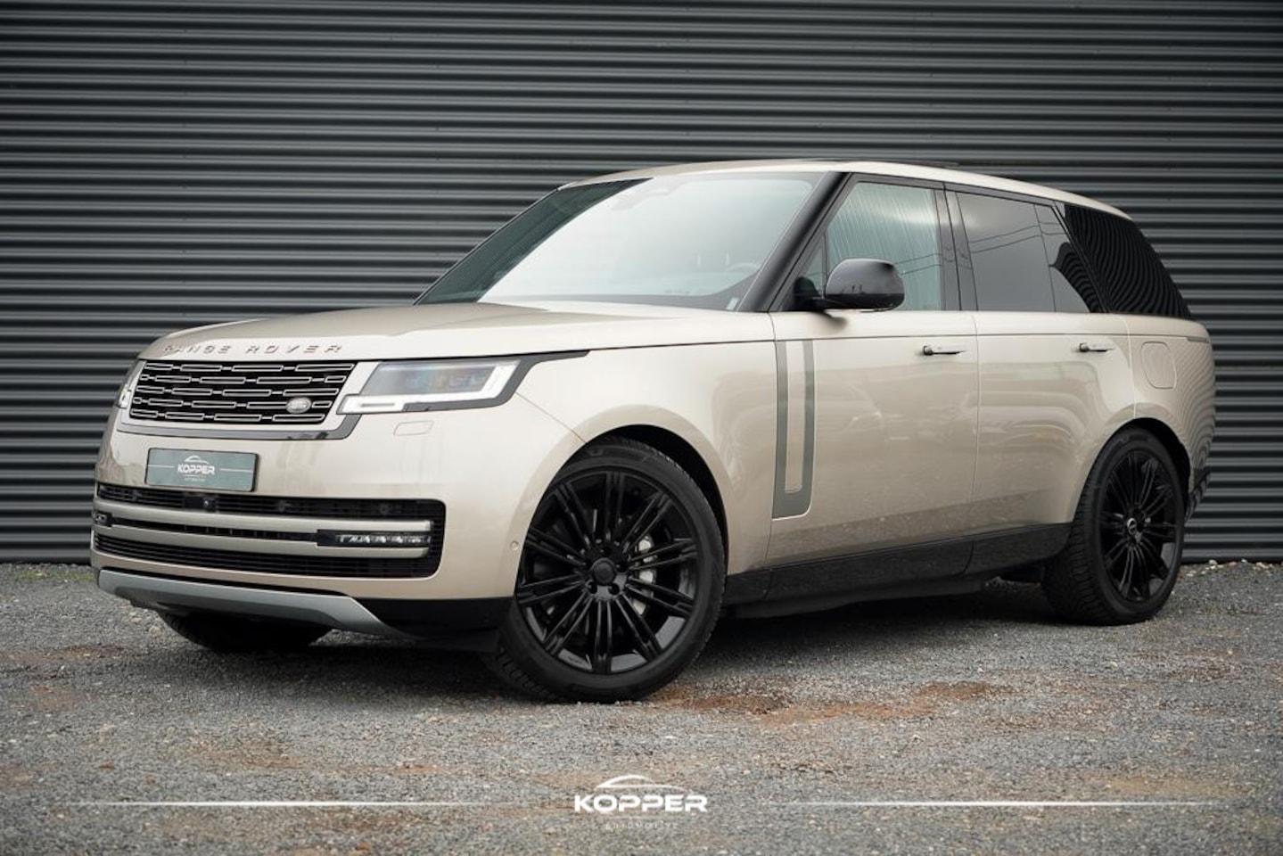 Land Rover Range Rover - 3.0 P460e HSE PHEV / Batumi Gold / Towing Pack / Pano / NL Auto / 4Wiel sturing - AutoWereld.nl