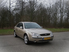 Ford Mondeo - 2.0-16V Ghia . AUTOMAAT . Carplay . Cruiscontrol . Airco . Leder intrieur . enz