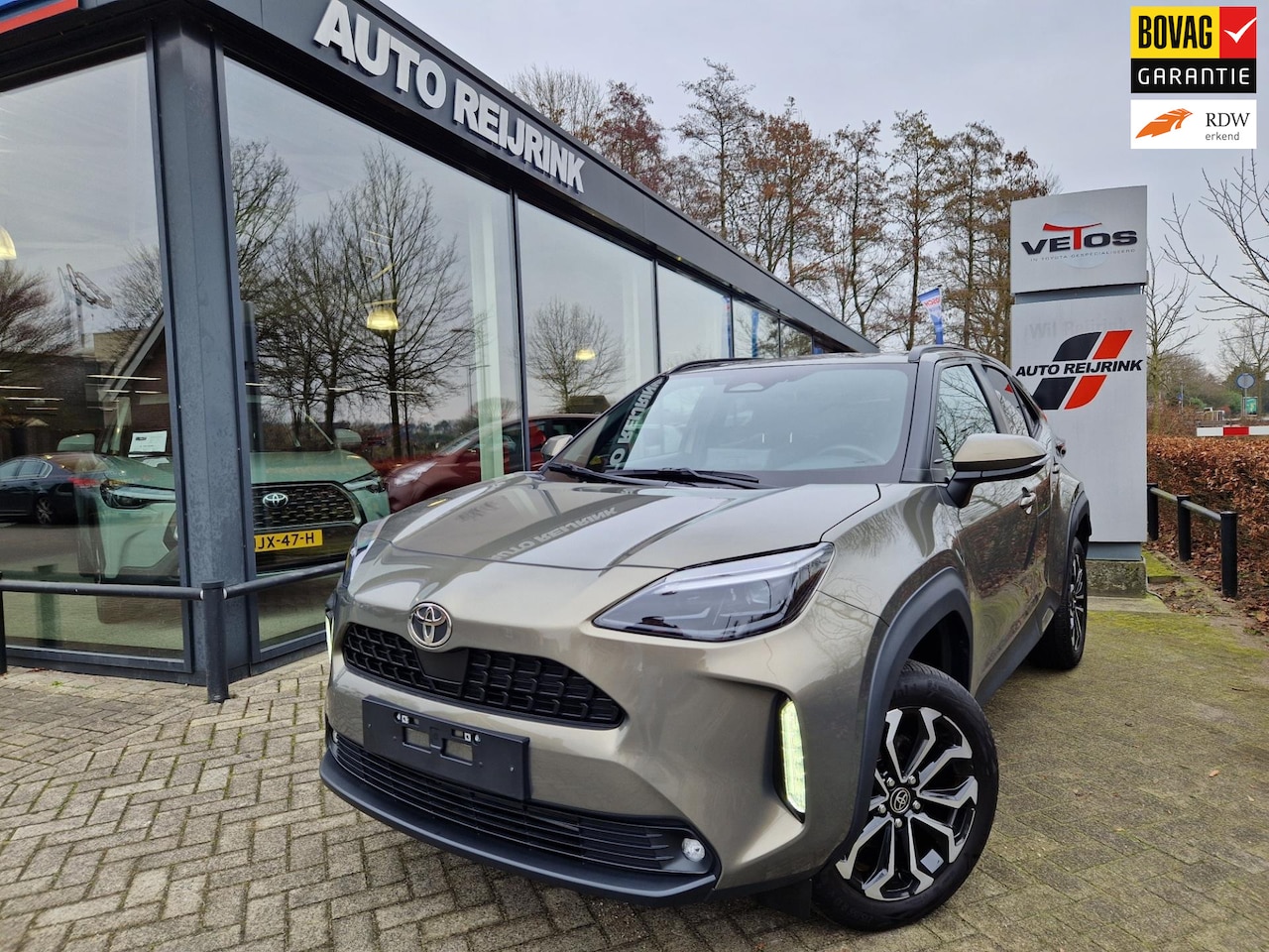 Toyota Yaris Cross - 1.5 Hybrid 115 STYLE/STOEL-EN STUURVERWARMING/LMV 17"/KEYLESS/NAVI - AutoWereld.nl