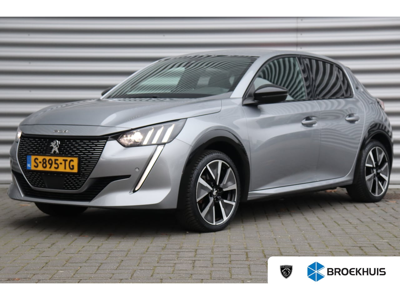 Peugeot e-208 - EV 136PK GT PACK AUTOMAAT / NAVI / LEDER / CLIMA / PDC / 17" LMV / CAMERA / ALCANTARA / KE - AutoWereld.nl