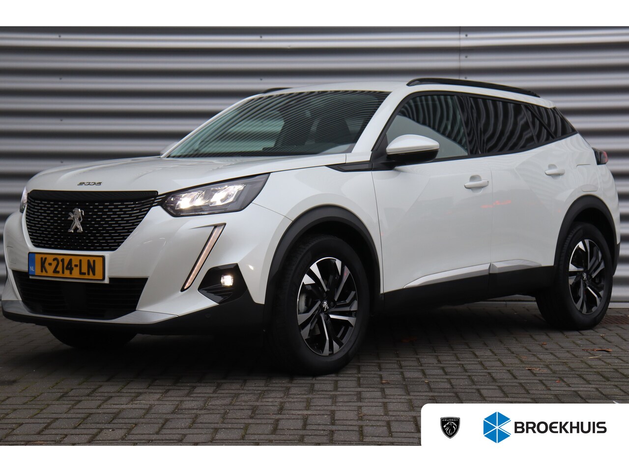 Peugeot 2008 - 1.2 PURETECH 100PK ALLURE PACK / NAVI / LEDER / CLIMA / LED / PDC / 17" LMV / CAMERA / KEY - AutoWereld.nl