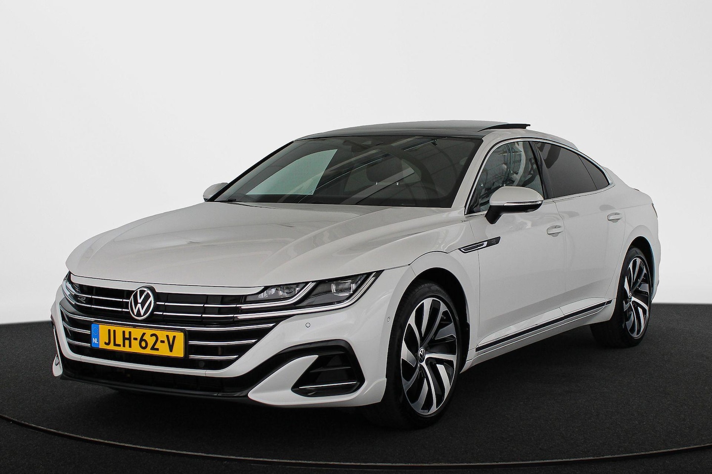 Volkswagen Arteon - 1.4 TSI eHybrid R-Line Business / Pano / Trekhaak / Stuur-Stoelverwarming / Sfeerverlichti - AutoWereld.nl