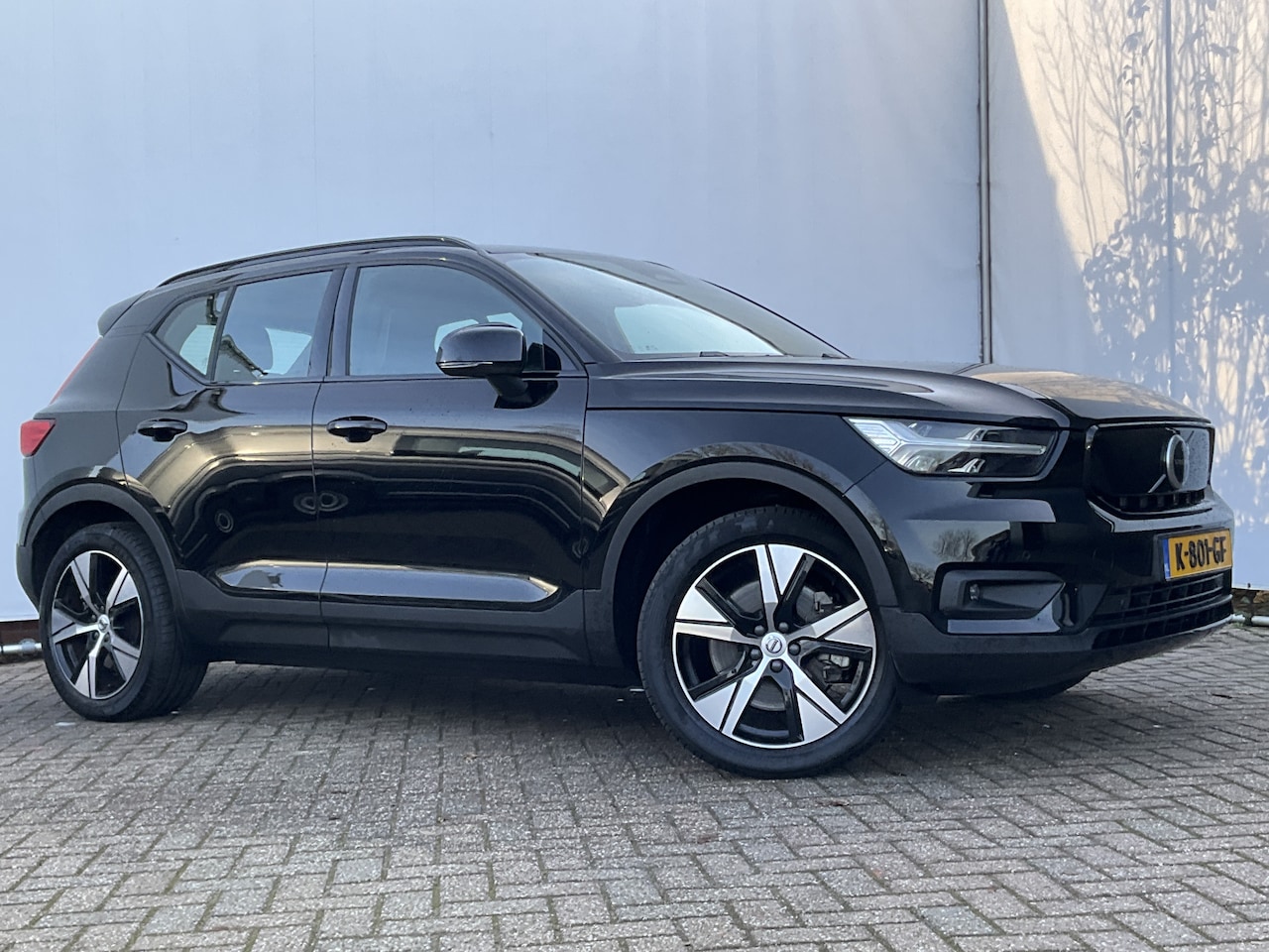 Volvo XC40 - Recharge P8 AWD R-Design SOH 94.3% Carplay Adapt.Cruis Stoelverw. Elektr a.klep - AutoWereld.nl
