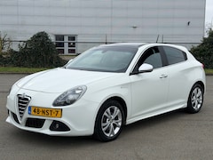 Alfa Romeo Giulietta - 1.6 JTDm Distinctive PANO - NAVI
