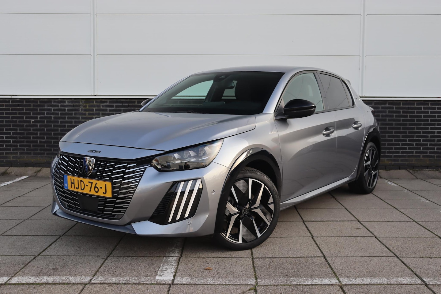 Peugeot 208 - 1.2 Hybrid 145 e-DCS6 GT * LED Koplampen * Navi * Clima * Apple Carplay * 17" LMW * - AutoWereld.nl