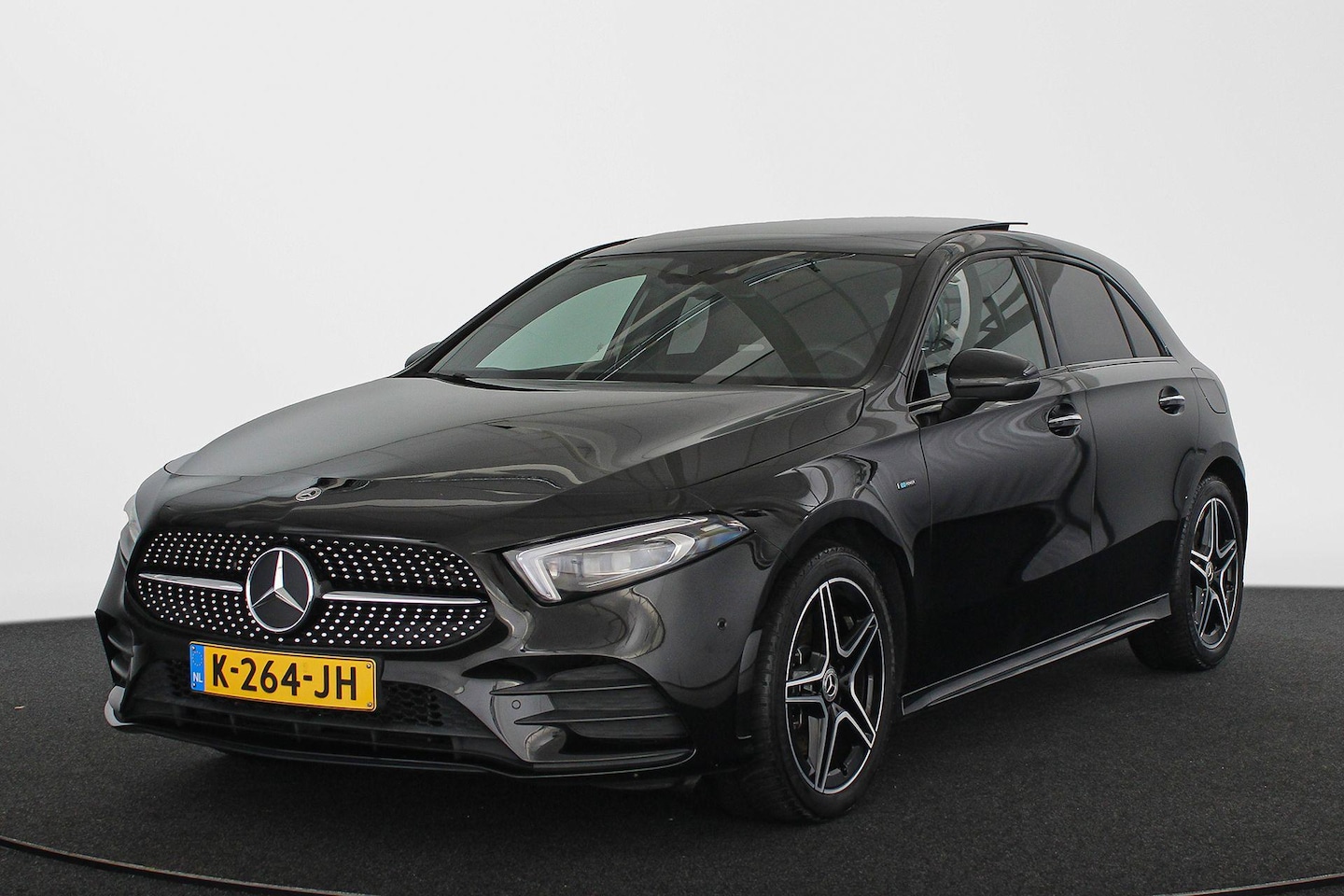 Mercedes-Benz A-klasse - 250 e Business Solution AMG Limited Pano Sfeerverlichting Memory Widescreen Stoelverwarmin - AutoWereld.nl