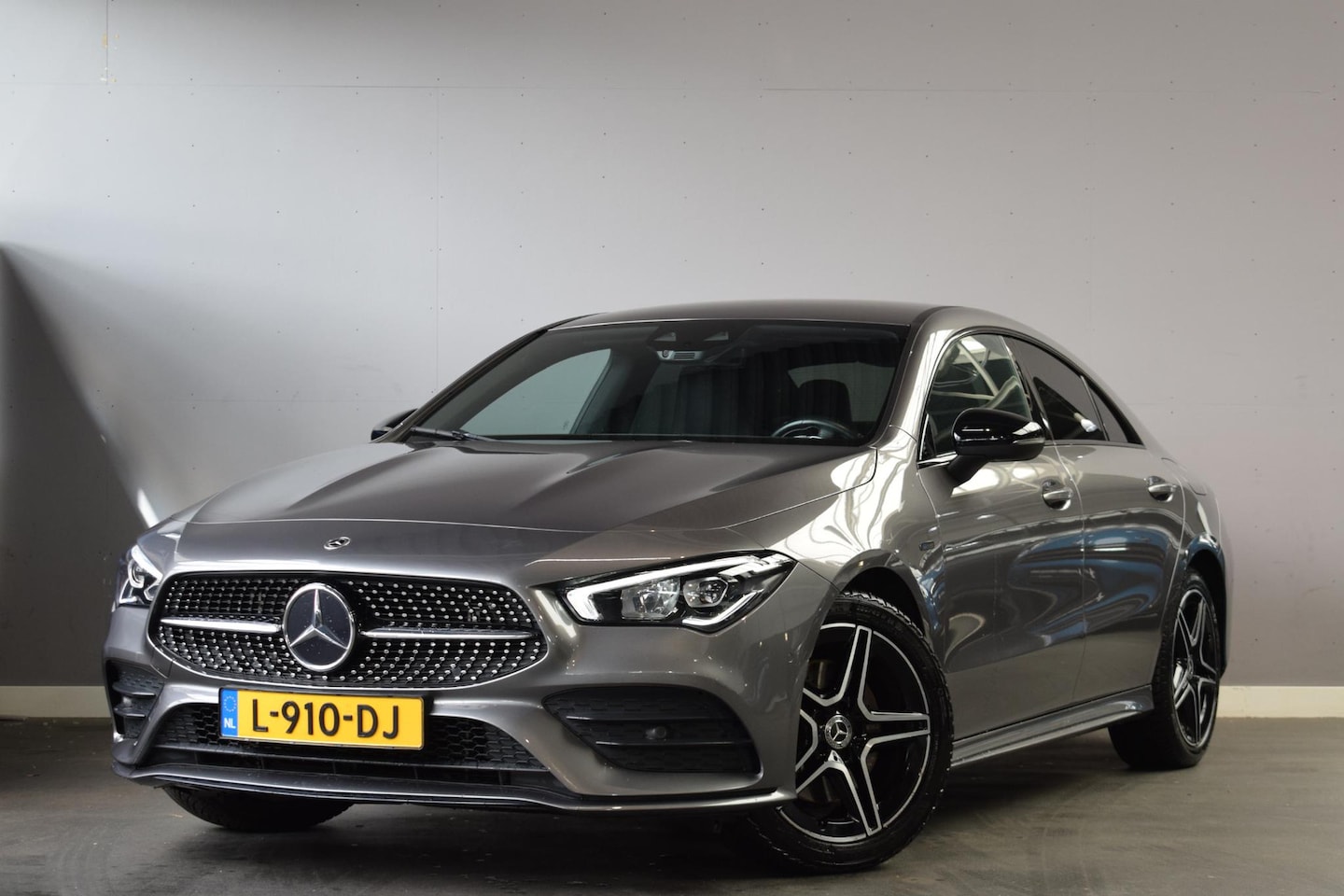 Mercedes-Benz CLA-Klasse - 250 e Business Solution AMG Limited 98% SOH / Sfeerverlichting / Stoelverwarming / Widescr - AutoWereld.nl